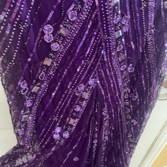 Gorgeous!  Fitted gown - Picture 2 of 4